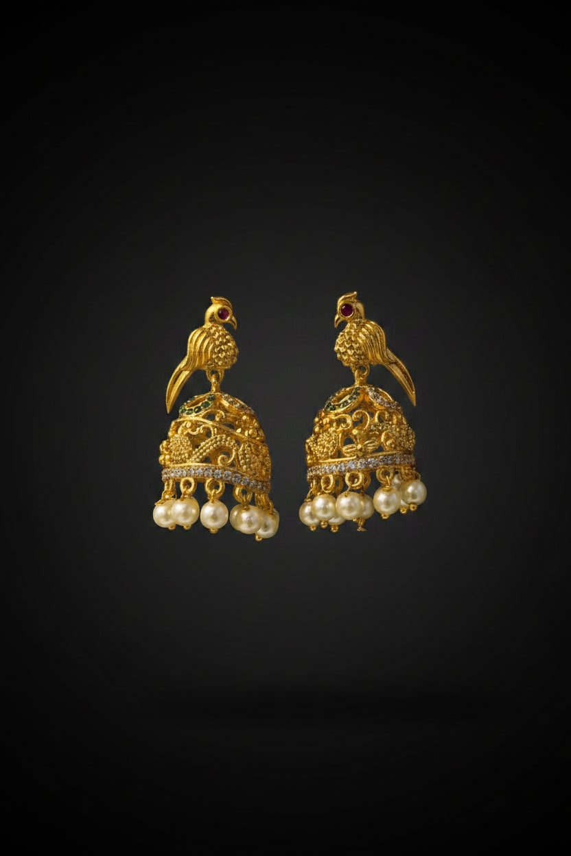 Gold earrings with pearl 