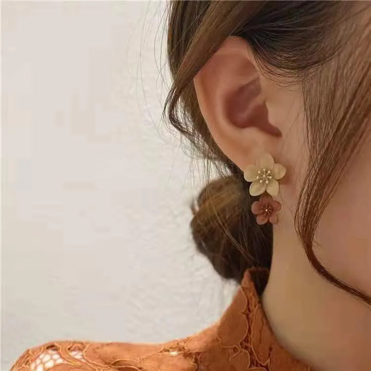 Fashionable Floral Spray Paint Earrings For Women New Style Color Collision Personality Simple Match All Black Gold Leaf
