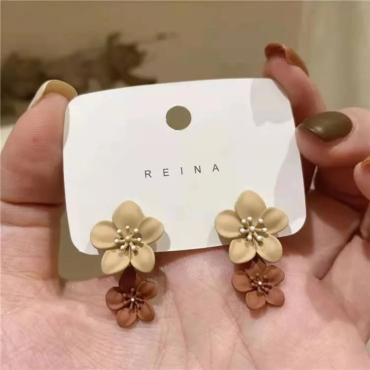 Fashionable Floral Spray Paint Earrings For Women New Style Color Collision Personality Simple Match All Black Gold Leaf